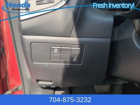 Used 2018 MAZDA MAZDA3 Grand Touring image 23