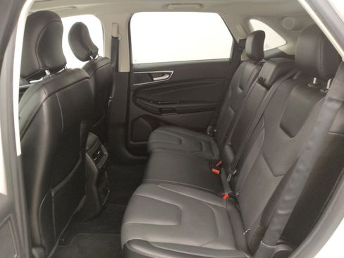 Used 2017 Ford Edge Titanium w/ Equipment Group 302A AWD/4WD image 18