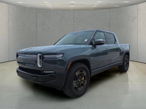 Used 2025 Rivian R1T Premium AWD/4WD image 11