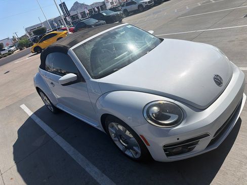 Used 2018 Volkswagen Beetle 2.0T SE FWD image 11