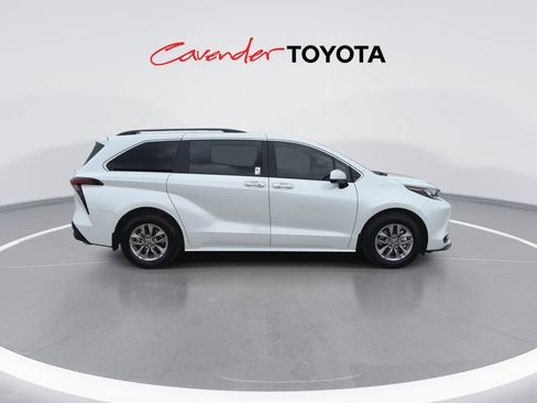 Certified 2026 Toyota Sienna XLE image 9