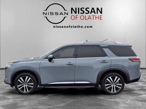 Certified 2023 Nissan Pathfinder Platinum w/ Cargo Package AWD/4WD image 20