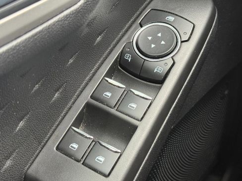 Used 2020 Ford Escape SE image 21