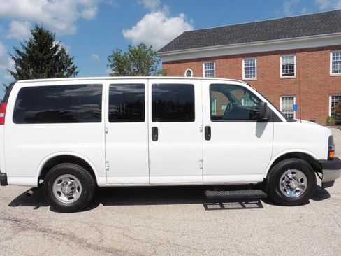 Used 2017 Chevrolet Express 2500 LT w/ LT Preferred Equipment Group RWD image 12