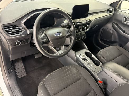 Used 2025 Ford Escape Active AWD/4WD image 4