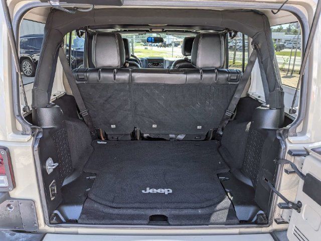 Used 2017 Jeep Wrangler Unlimited Sahara w/ Connectivity Group AWD/4WD image 13