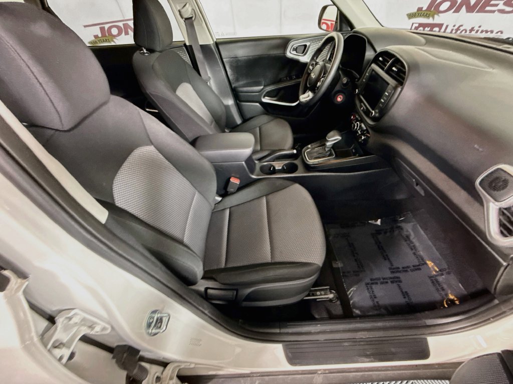Used 2024 Kia Soul LX w/ LX Technology Package FWD image 29