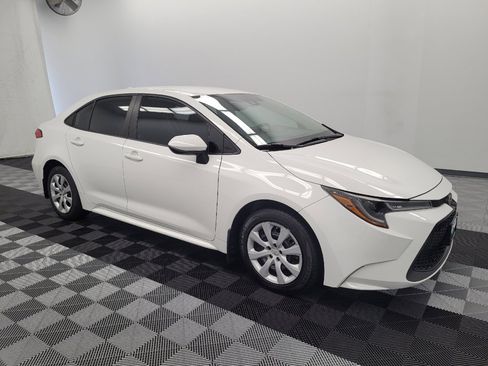 Used 2022 Toyota Corolla LE FWD image 11