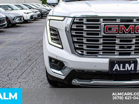 Used 2025 GMC Yukon XL Denali AWD/4WD image 12