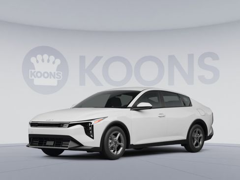 New 2025 Kia K4 LXS image 1