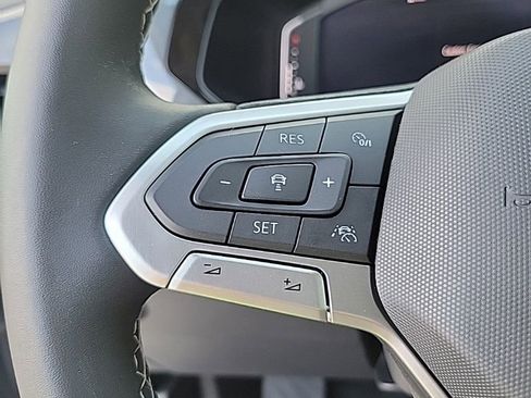 Used 2022 Volkswagen Taos SEL w/ Panoramic Sunroof Package image 27