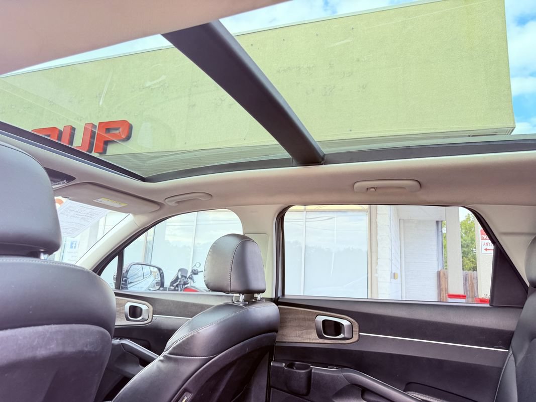 Used 2022 Kia Sorento S w/ Panoramic Sunroof Package AWD/4WD image 39