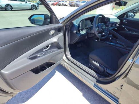 New 2026 Hyundai Elantra SE w/ Cargo Package FWD image 10