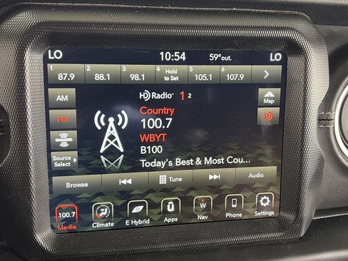 Used 2023 Jeep Wrangler Sahara w/ Cold Weather Group AWD/4WD image 18