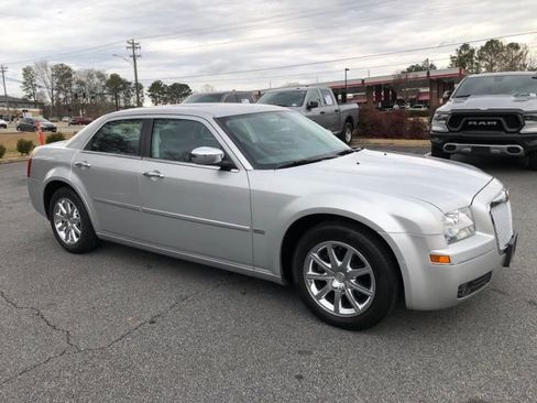 Used 2010 Chrysler 300 Touring image 1
