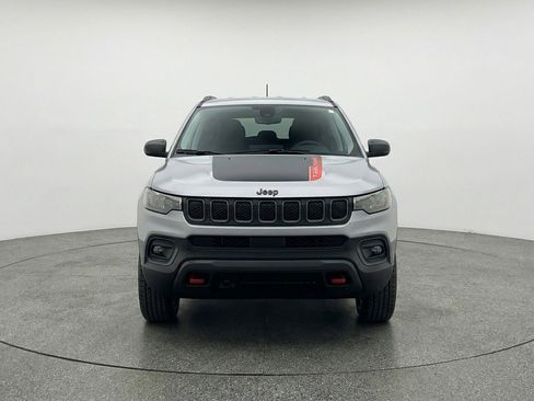 Used 2025 Jeep Compass Trailhawk AWD/4WD image 2