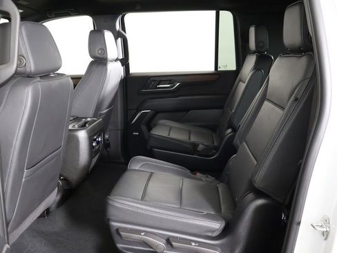Used 2025 GMC Yukon XL Denali AWD/4WD image 42