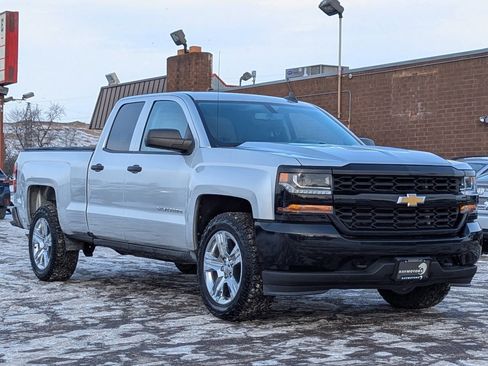 Used 2017 Chevrolet Silverado 1500 Custom w/ Custom Convenience Package image 2