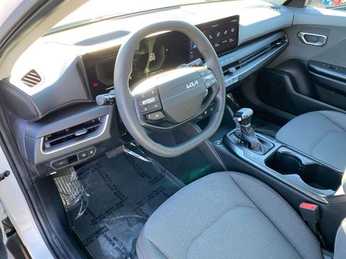 Used 2025 Kia K4 LXS image 33