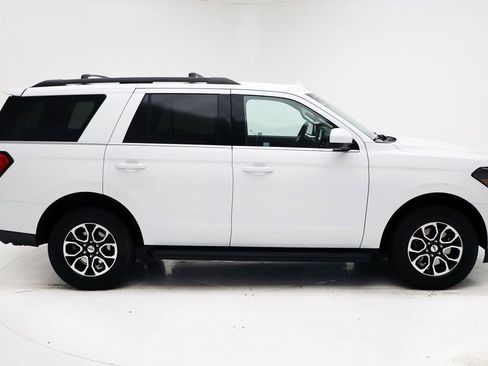 Used 2024 Ford Expedition XLT image 3