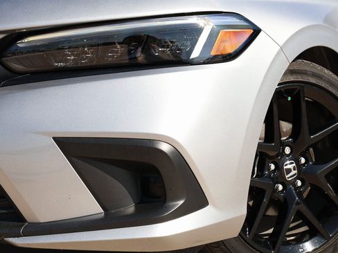 Used 2023 Honda Civic Sport image 10