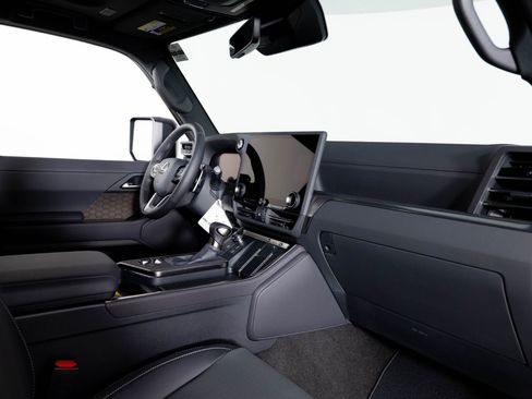 Used 2026 Lexus GX 550 w/ Accessory Package (2T) image 31