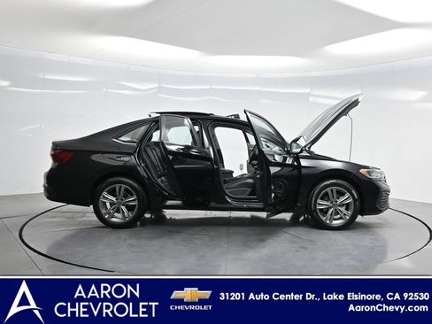 Used 2024 Volkswagen Jetta SE FWD image 3
