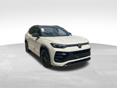 New 2026 Volkswagen Tiguan SE R-Line image 7