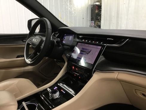 Used 2023 Jeep Grand Cherokee Limited w/ Trailer Tow Prep Group (B) image 27