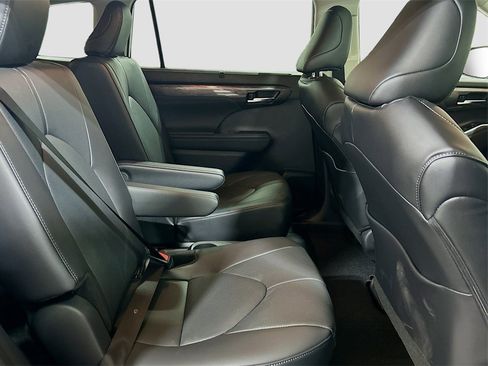 New 2026 Toyota Highlander Limited image 28