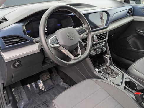 Used 2024 Volkswagen Taos SE image 4