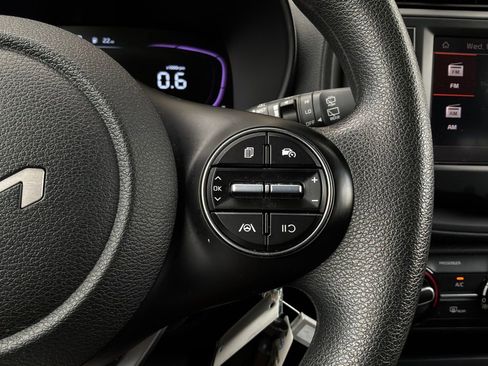Used 2025 Kia Soul LX w/ LX Technology Package FWD image 31