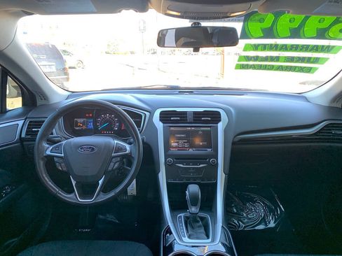 Used 2015 Ford Fusion SE image 12