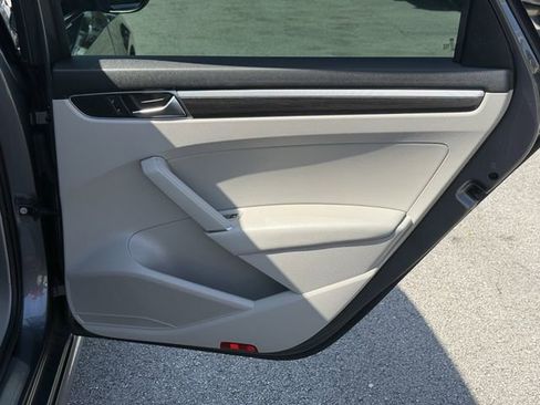 Used 2017 Volkswagen Passat 1.8T SEL Premium FWD image 37