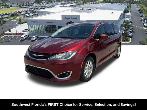 Used 2020 Chrysler Pacifica Touring w/ Advanced Safetytec Group FWD image 2