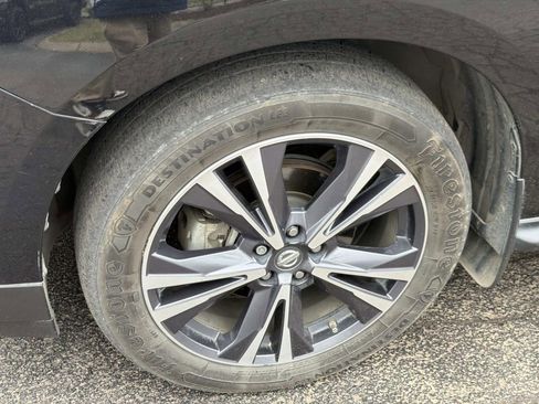 Used 2017 Nissan Pathfinder Platinum image 8