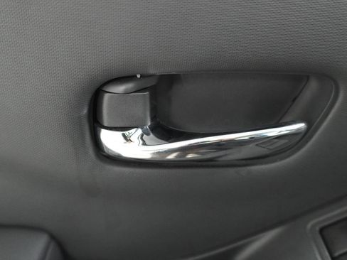 Used 2024 Nissan Frontier SV w/ SV Convenience Package RWD image 13