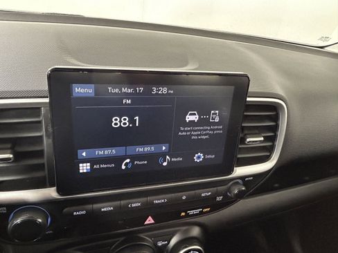 Used 2025 Hyundai Venue SEL image 28