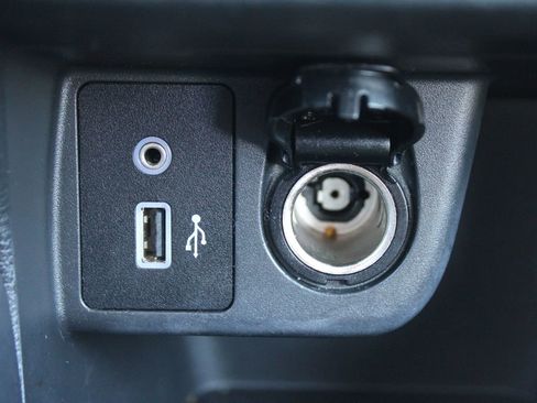 Used 2020 Nissan Versa SV image 33