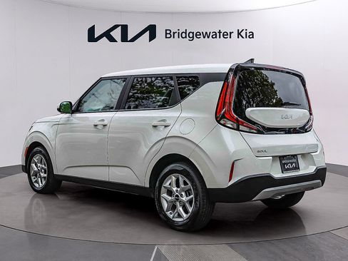 Certified 2025 Kia Soul LX w/ LX Technology Package FWD image 4