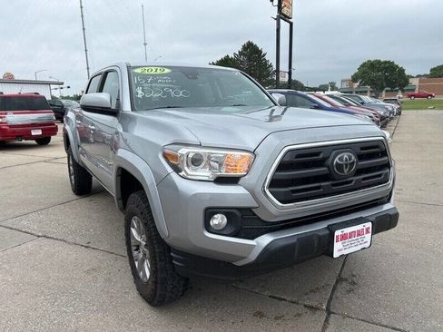 Used 2019 Toyota Tacoma SR5 image 9