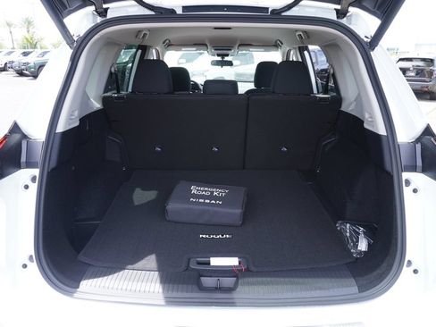 Certified 2026 Nissan Rogue SV FWD image 8