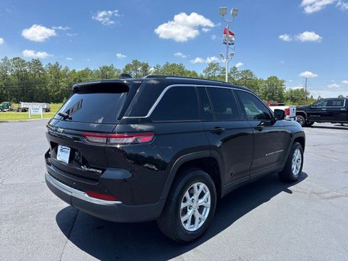 Used 2024 Jeep Grand Cherokee Limited AWD/4WD image 3