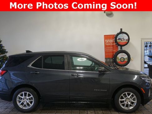 Used 2022 Chevrolet Equinox LT image 2