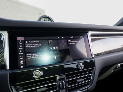 Certified 2022 Porsche Macan GTS image 18