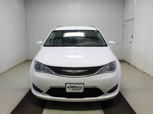 Used 2020 Chrysler Pacifica Touring-L w/ Advanced Safetytec Group image 2