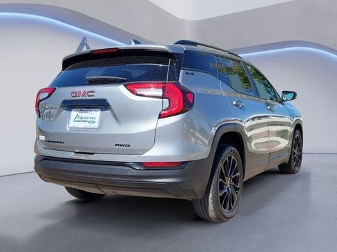 Used 2024 GMC Terrain SLE w/ Driver Convenience Package image 5
