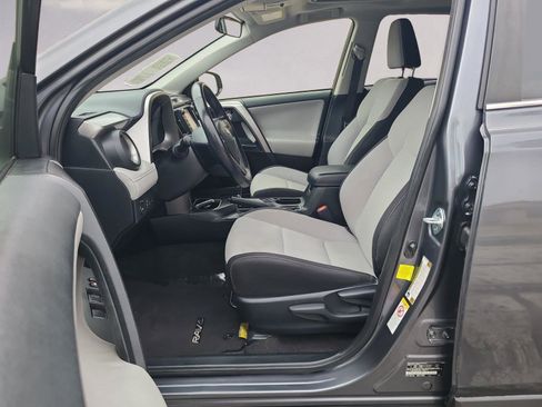 Used 2017 Toyota RAV4 XLE FWD image 11