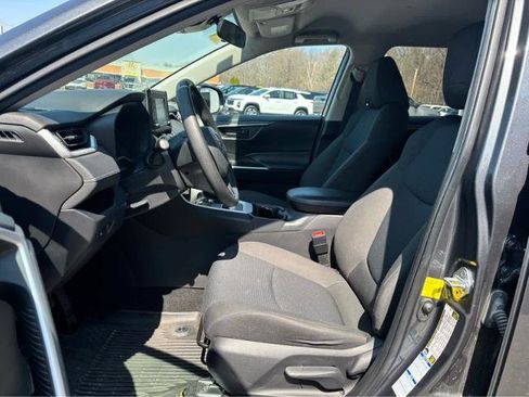 Used 2022 Toyota RAV4 LE image 18