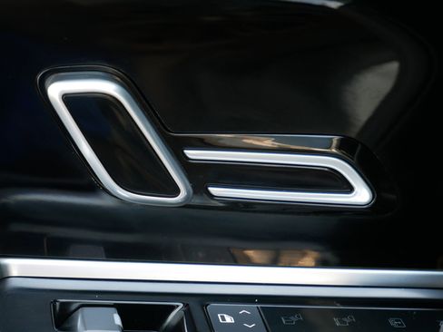 Used 2023 Land Rover Range Rover SE image 18